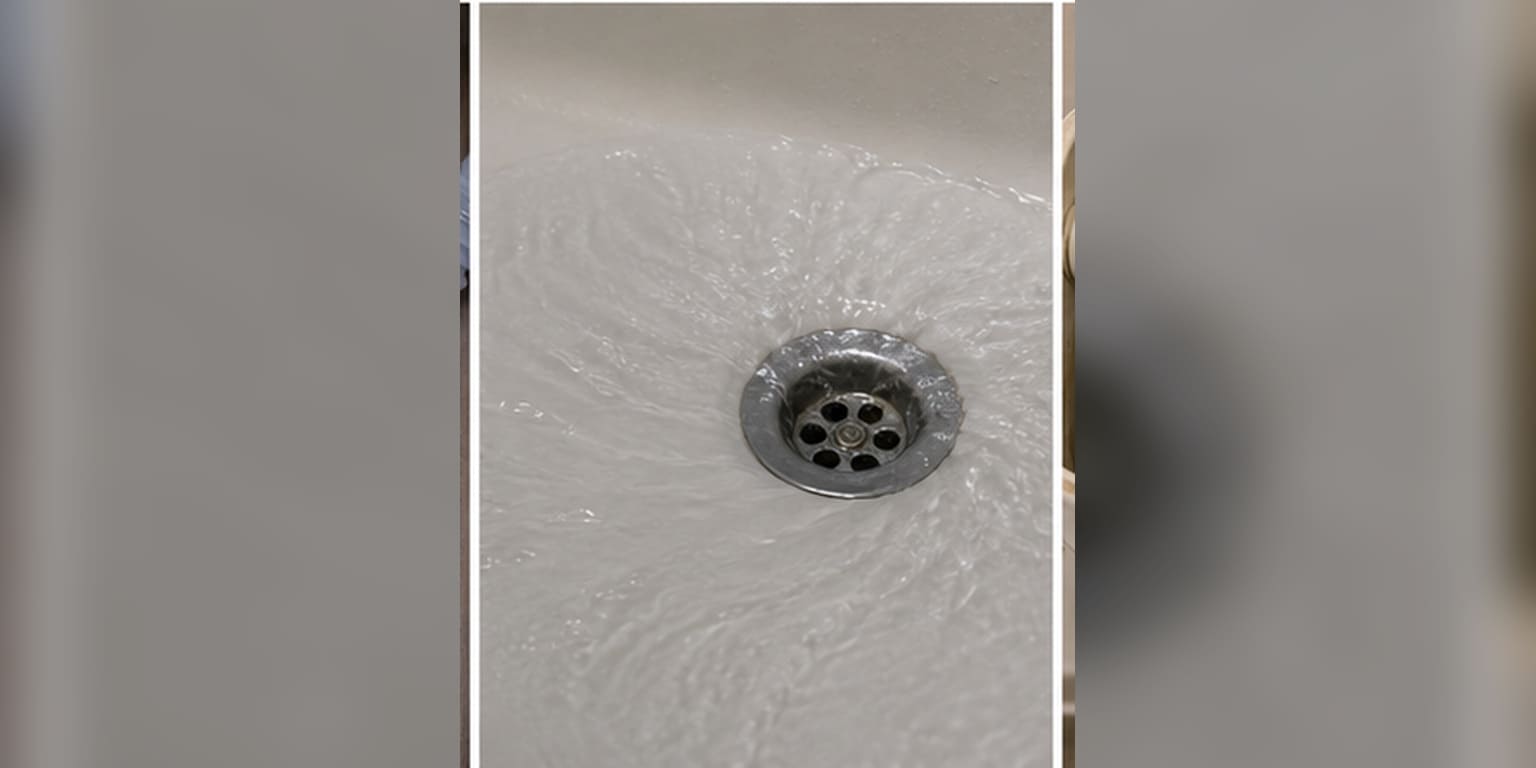 agua-vuelve-por-desague