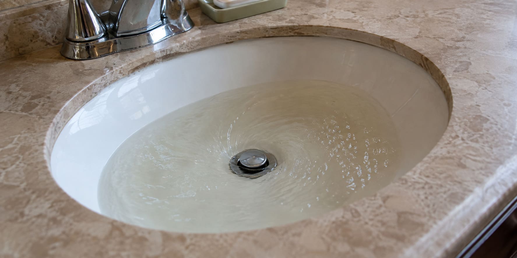 lavabo traga lento