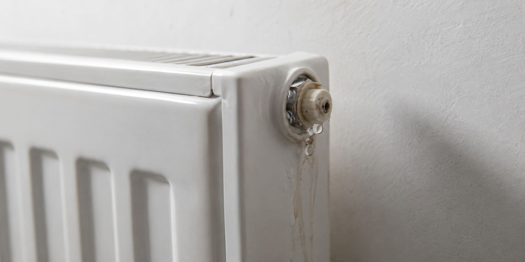 radiador pierde agua por el purgador